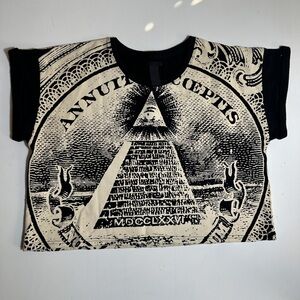 Black Scale Pyramid Graphic Tee in Black and Cream